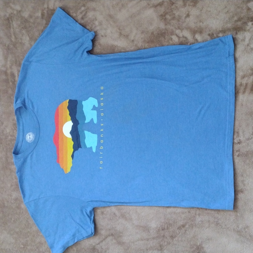 Fairbanks Alaska light blue t-shirt with rainbow bear sunset large